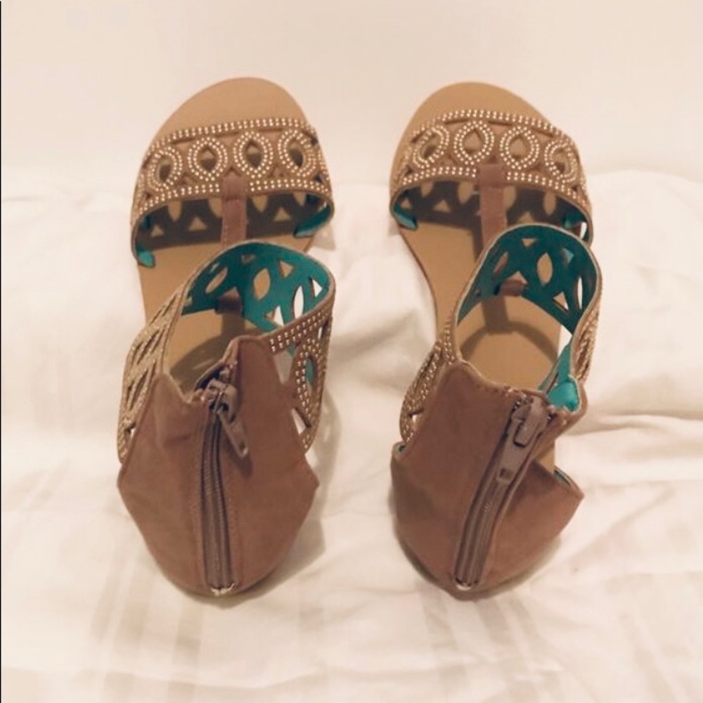 🏆Host Pick! Henry Ferrera Sandals - Picture 3 of 5